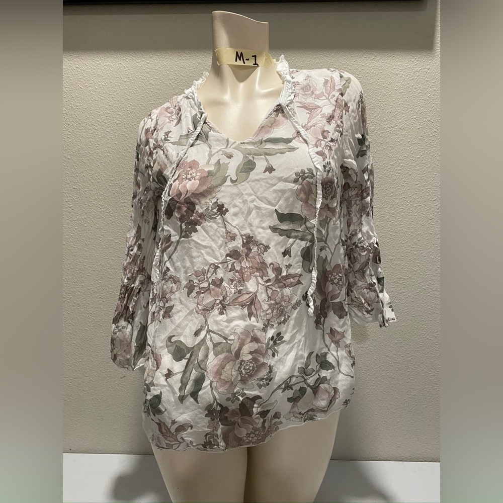 Angela Moda shirt woman’s size small bell sleeve